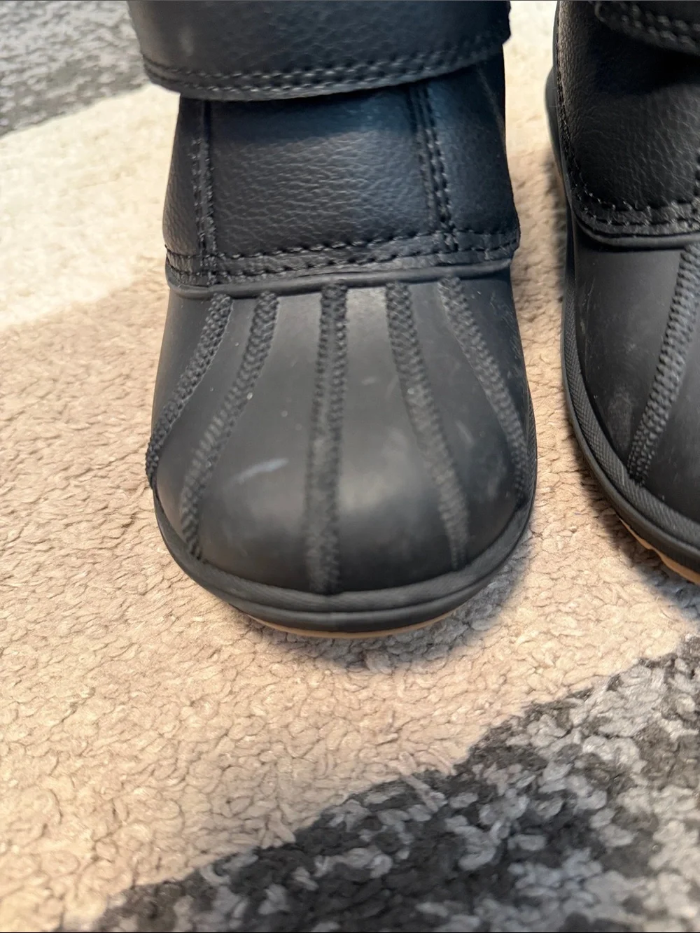 Target Cat & Jack kids’ fleece-lined winter boots, black / grey, size 11 EUC!